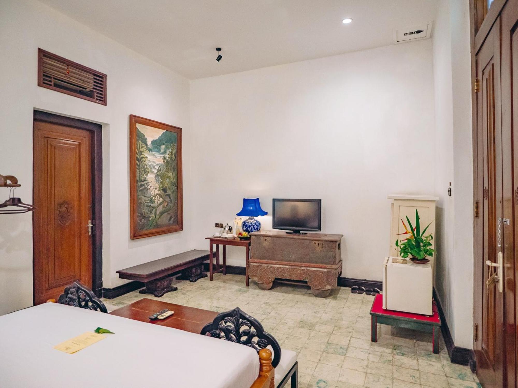 Hotel Tugu Blitar Exterior foto