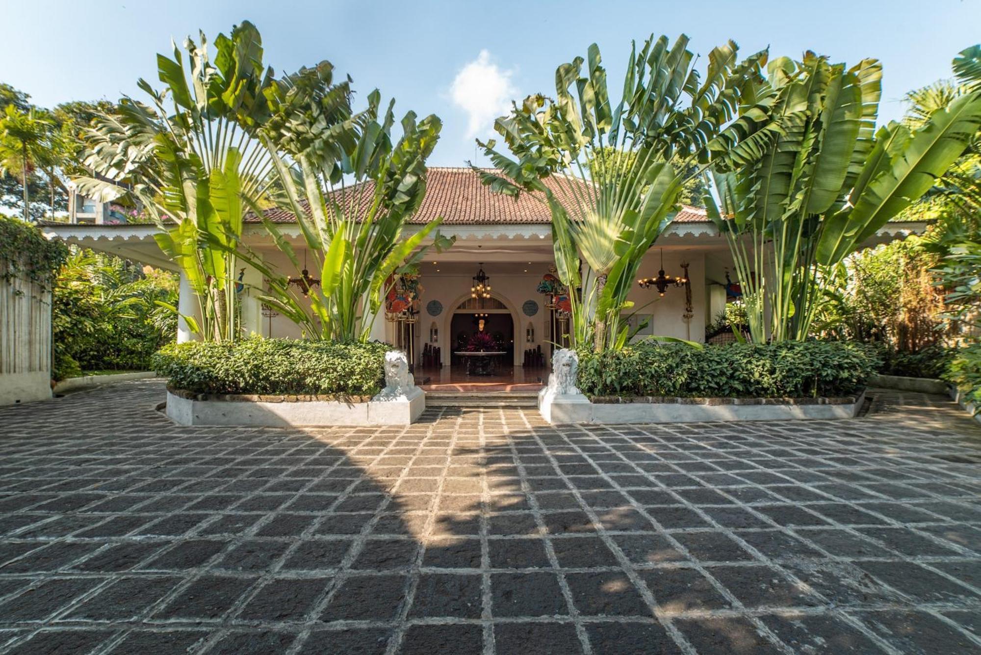 Hotel Tugu Blitar Exterior foto